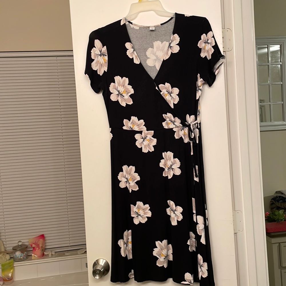 Old Navy//Black Floral Faux Wrap Dress//Size L